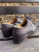 /bilder/schuh-dokumentation/bluecher/schwarze-plain-bluecher-in-gepraegtem-leder/sub/schwarze-plain-bluecher-in-gepraegtem-leder-schraeg-hinten.avif