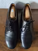 /bilder/schuh-dokumentation/derbies/schwarze-puristische-derbies-mit-gummisohle/sub/schwarze-puristische-derbies-oben.avif