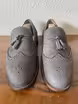 /bilder/schuh-dokumentation/loafer/tassel-loafer/tassel-loafer-grau-nubuk/sub/tassel-loafer-grau-nubuk-schraeg-oben.avif