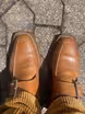 /bilder/schuh-dokumentation/moenchsriemen/single-monk-hellbraun-breite-schnalle-kontrastnaehte/sub/single-monk-hellbraun-breite-schnalle-kontrastnaehte-vorne-mit-hose.avif