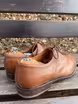 /bilder/schuh-dokumentation/oxfords/hellbraune-oxfords-mit-vorderkappe/sub/hellbraune-oxfords-mit-vorderkappe-schraeg-hinten.avif