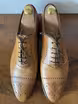 /bilder/schuh-dokumentation/oxfords/hellbraune-wholecut-oxfords-dezentes-broguing/sub/hellbraune-wholecut-oxfords-dezentes-broguing-oben.avif