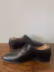 /bilder/schuh-dokumentation/oxfords/schlichte-schwarze-oxfords/sub/schlichte-schwarze-oxfords-seite-entgegengesetzt.avif