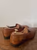 /bilder/schuh-dokumentation/patina/puristische-braune-patina-loafers/sub/puristische-braune-patina-loafers-schraeg-hinten.avif