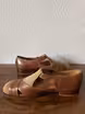 /bilder/schuh-dokumentation/sandalenschuhe/halbgeschlossene-zweifarbige-sandalenschuhe/sub/halbgeschlossene-zweifarbige-sandalenschuhe-seite-entgegengesetzt.avif