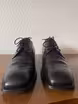 /bilder/schuh-dokumentation/schuhformen/franzoesische-schuhspitze/schwarze-derbies-drinnen-schuhform/sub/franzoesische-schuhspitze-vorne.avif