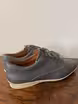 /bilder/schuh-dokumentation/sneakers/grau-blaue-sneakers/sub/grau-blaue-sneakers-schraeg-parallel.avif