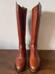 /bilder/schuh-dokumentation/sonstiges/stiefelmodelle-auswahl/sub/cognac-farbene-reitstiefel-vorne.avif