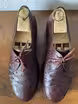 /bilder/schuh-dokumentation/spitzderbies/dunkelrote-straussenleder-spitzderbies/sub/dunkelrote-straussenleder-spitzderbies-oben.avif