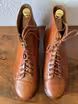 /bilder/schuh-dokumentation/stiefel/cognac-farbene-monkey-boots-zwiegenaeht/sub/cognac-farbene-monkey-boots-oben.avif