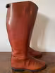 /bilder/schuh-dokumentation/stiefel/cognac-farbene-reitstiefel/sub/cognac-farbene-reitstiefel-seite-parallel.avif