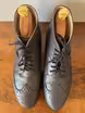 /bilder/schuh-dokumentation/stiefel/graue-full-brogue-stiefel/sub/graue-full-brogue-stiefel-oben.avif
