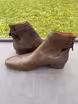 /bilder/schuh-dokumentation/stiefel/schlichte-dunkelbraune-jodphur-boots/sub/schlichte-dunkelbraune-jodphur-boots-seite-entgegengesetzt.avif