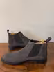 /bilder/schuh-dokumentation/velours/dunkelgraue-chelsea-boots-velours/sub/dunkelgraue-chelsea-boots-velours-seite-entgegengesetzt.avif