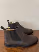 /bilder/schuh-dokumentation/velours/dunkelgraue-chelsea-boots-velours/sub/dunkelgraue-chelsea-boots-velours-seite-parallel.avif